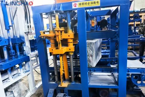 LINGHAO-Brick-making machine shipped to Senegal